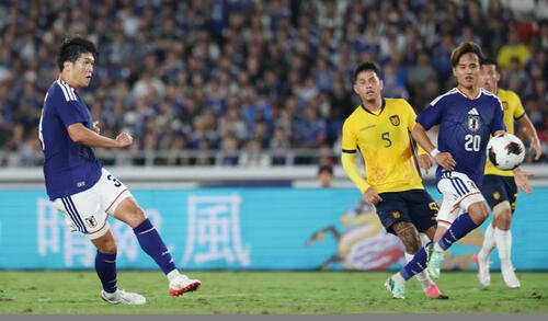 日本対エクアドル　前半、シュートを放つ谷村海那(撮影･宮地輝)
