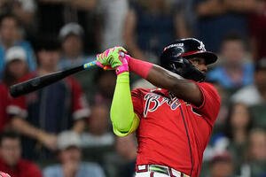 フィリーズ戦1回、先制3ランを放つブレーブス･ハリス (AP)
