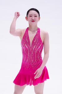 シニア女子SPで演技を終え、ガッツポーズを見せる青木祐奈(撮影･江口和貴)