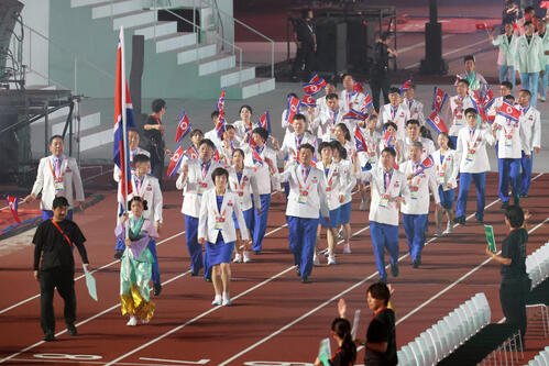 愛知･名古屋アジア大会の開会式で入場行進する北朝鮮選手団(2026年9月19日撮影)
