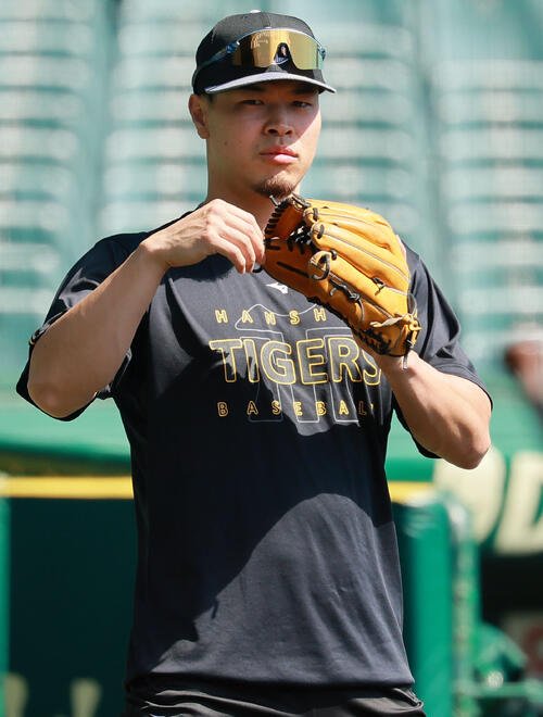 練習に励む佐藤輝明(2026年10月撮影)