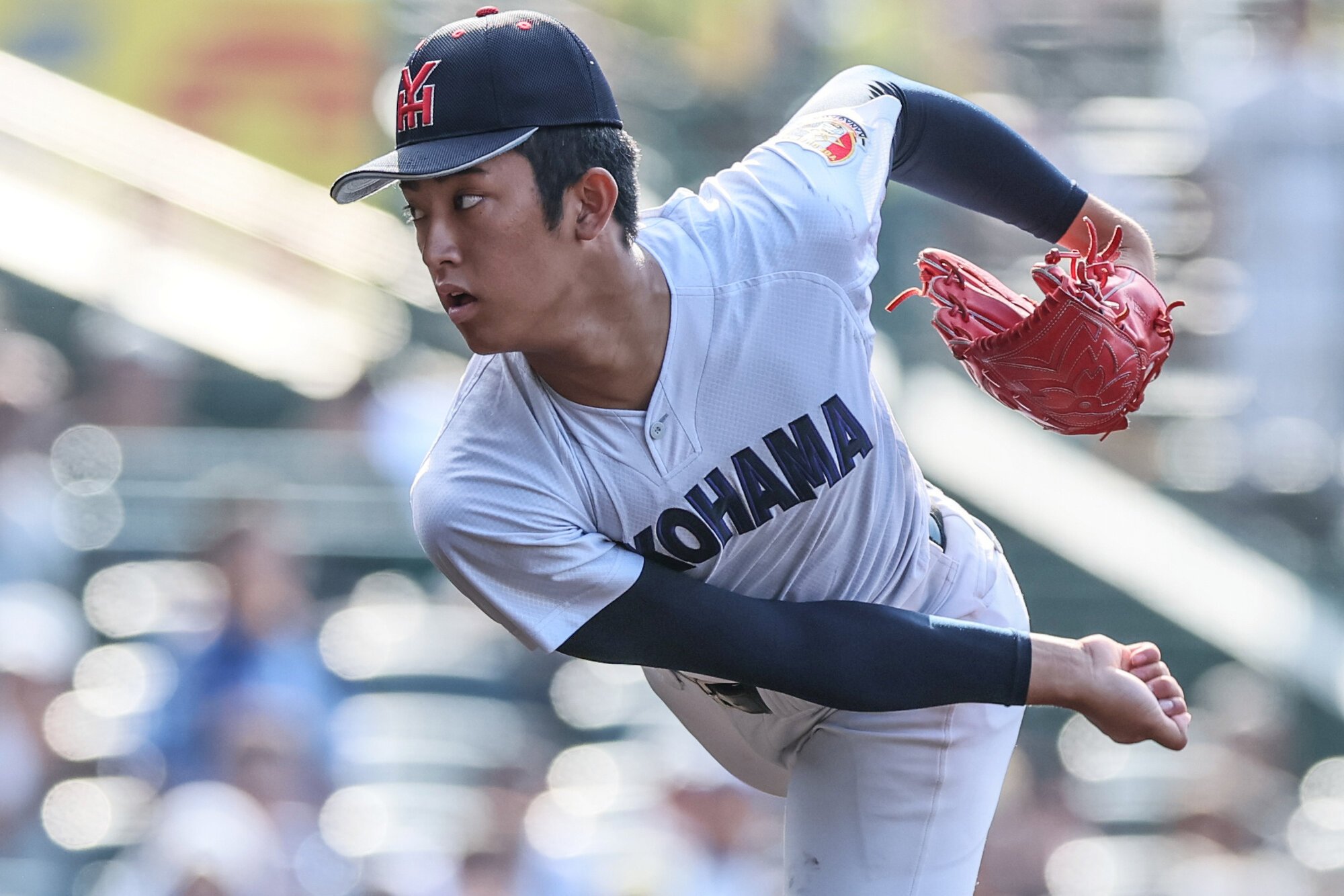 甲子園で登板する横浜の織田翔希=2026年8月20日、木子慎太郎撮影