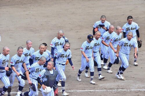 秋季東京大会1回戦で京華商に2桁得点と快勝を収めた東海大菅生(撮影･平山連)