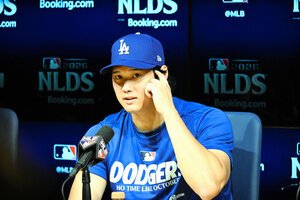 地区シリーズ前日、ドジャースの大谷翔平は記者会見に臨んだ=ドジャースタジアム、大宮慎次朗撮影