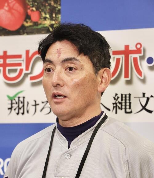 花巻東対有明　試合後、質問に答える花巻東･佐々木洋監督(撮影･河田真司)