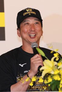 セリーグ優勝を決め会見する阪神(藤川球児監督撮影･加藤孝規)