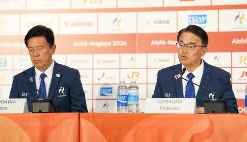 会見する愛知県の大村秀章知事と名古屋市の広沢一郎市長(撮影･森本幸一)