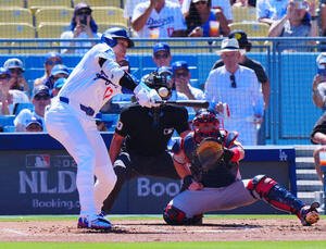 ドジャース対ブレーブス　1回裏ドジャース1死、右前打を放つ大谷翔平(撮影･垰建太)