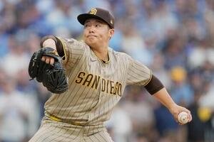 ブルワーズ戦で力投するパドレス松井(AP)