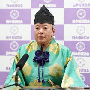 引退会見を行う立行司の木村庄之助(撮影･小島史椰)