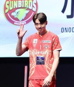 ステージでポーズを決める小野寺太志(撮影･河田真司)