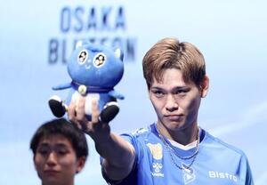 ステージでポーズを決める西田有志(撮影･河田真司)
