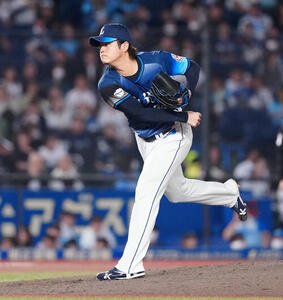ロッテ対西武　9回裏から5番手で登板した西武甲斐野央.(撮影･鈴木みどり)