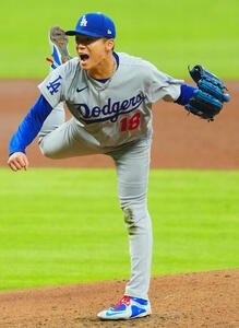 ブレーブス対ドジャース　声をあげ力投するドジャース先発山本由伸(撮影･垰建太)