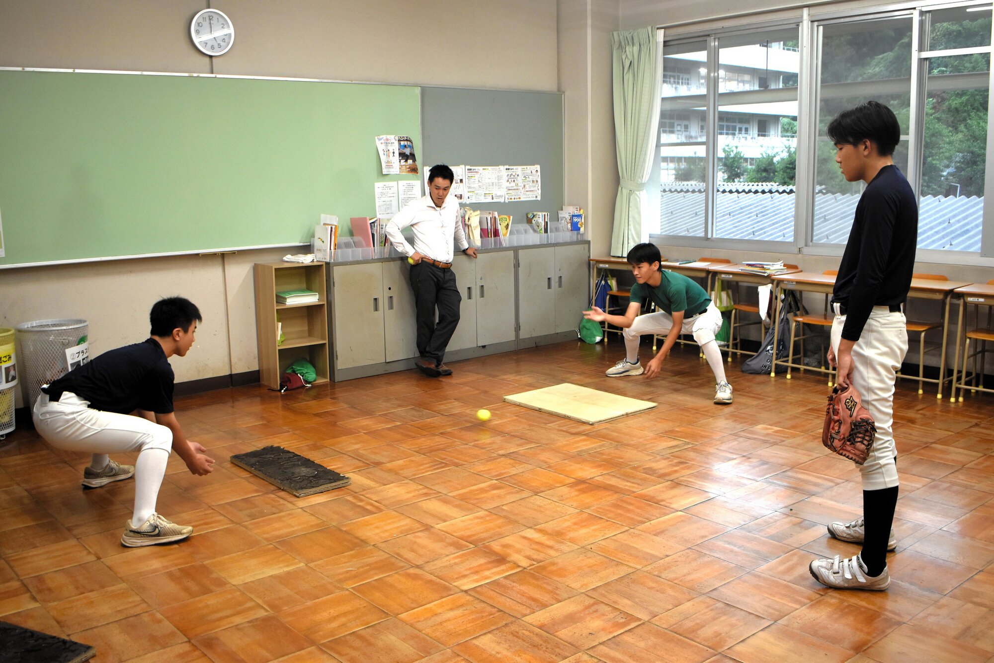屋内練習の様子=2026年9月8日午後5時0分、松山市北久米町、水田道雄撮影