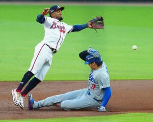 ブレーブス対ドジャース　2回表ドジャース無死一塁、二盗を決める大谷翔平(撮影･垰建太)