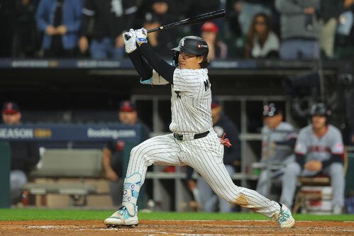 ガーディアンズ戦5回、左前安打を放つホワイトソックス村上宗隆(AP)