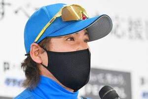 前日会見で話す日本ハム新庄剛志監督(撮影･滝沢徹郎)