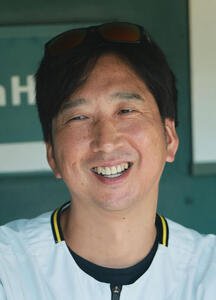 報道陣に話す阪神藤川球児監督(撮影･上山淳一)