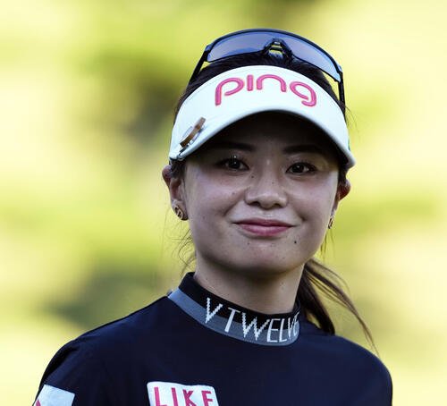 18番、ホールアウトし微笑む藤田かれん(撮影･小島史椰)
