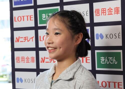 近畿選手権ジュニア女子SP　取材で笑顔を見せる松浪ひかり(撮影･藤塚大輔)