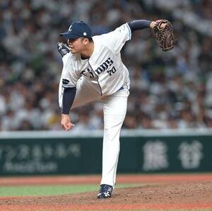 西武対日本ハム　10回に登板し力投する西武豆田泰志(撮影･黒川智章)