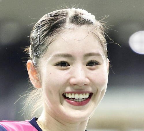【バドミントン】志田千陽｢10年ぶりの国体｣平本梨々菜とのコンビで勝利　笑顔の2ショット