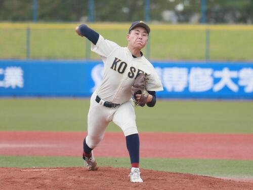 八戸学院光星対いわき湯本　八戸学院光星の先発･岩崎賢成投手(撮影･高橋香奈)