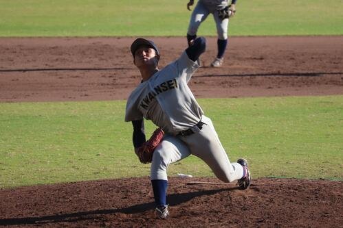 近大対関学大　中1日で先発し2戦連続完投の関学大･飯田泰成(撮影･佐藤妙月)