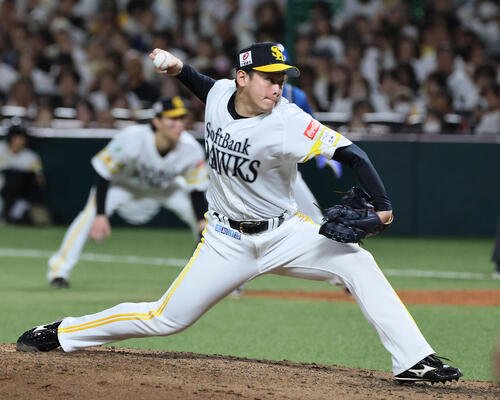 ソフトバンク対日本ハム　3回表日本ハム2死満塁、2番手で登板したソフトバンク鈴木豪太(撮影･加藤孝規)