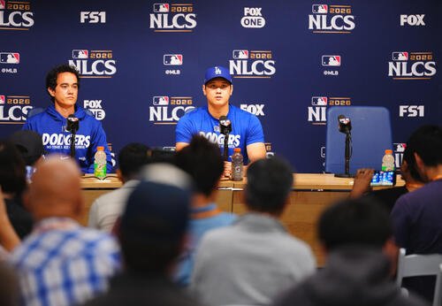 前日会見に急遽登壇するドジャース大谷翔平(撮影･垰建太)
