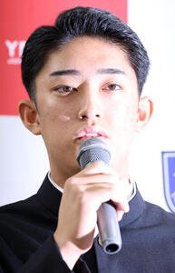 会見に臨み決意を語る横浜･織田翔希(撮影･浅見桂子)　2026年10月14日　横浜高校