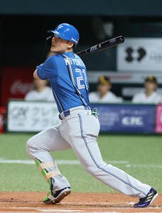 ソフトバンク対日本ハム　1回表日本ハム無死一、二塁、清宮幸太郎は先制左前適時打を放つ(撮影･加藤孝規)