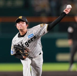 阪神対DeNA 3回表、力投する阪神高橋遥人(撮影･上山淳一)