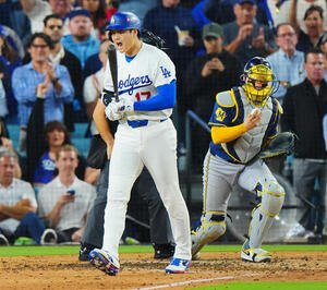 ドジャース対ブルワーズ　6回裏ドジャース1死一、二塁、四球を選び雄たけびをあげる大谷翔平(撮影･垰建太)