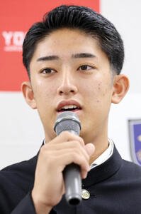 会見に臨み決意を語る横浜･織田翔希(撮影･浅見桂子)　横浜高校