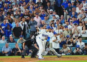 ドジャース対ブルワーズ　7回裏ドジャース　7回裏ドジャース1死三塁、空振り三振に倒れる瑠大谷翔平(撮影･垰建太)
