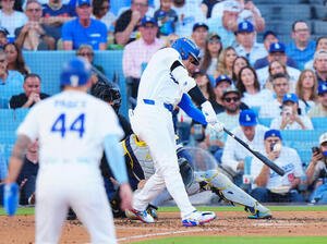 ドジャース対ブルワーズ　2回裏ドジャース2死一、二塁、3点本塁打を放つ大谷翔平(撮影･垰建太)