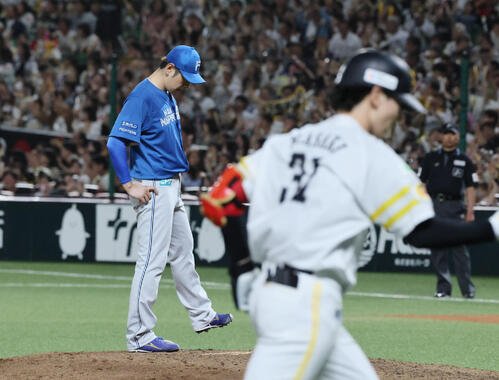 ソフトバンク対日本ハム　5回裏ソフトバンク1死二塁、正木智也に逆転の2点本塁打を浴びた加藤貴之(撮影･加藤孝規)