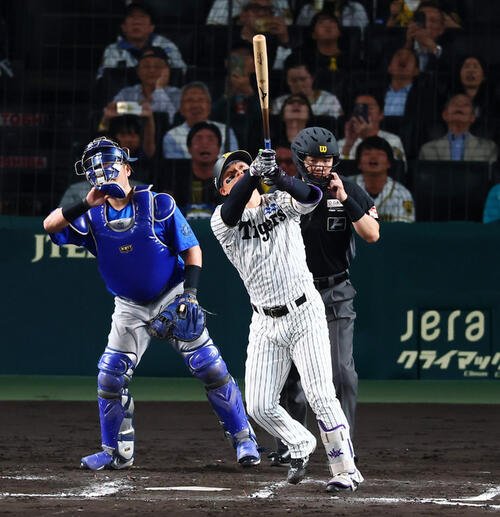 阪神対DeNA 7回裏阪神1死一塁、代打森下翔太は中飛に倒れる。投手片山皓心(撮影･加藤哉)