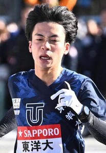 2026年1月2日、第102回箱根駅伝　往路　往路15位でゴールする5区東洋大･宮崎優