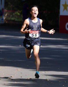 第103回箱根駅伝予選会　日本人トップでゴールした東洋大の宮崎優(撮影･浅見桂子)