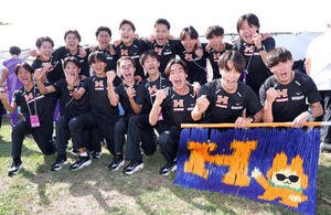 第103回箱根駅伝予選会　10位で予選通過を決め、大喜びで雄たけびを上げる法大の選手たち(撮影･浅見桂子)