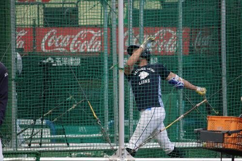 打撃練習でサク越えを連発した西武オケム(撮影･金子真仁)