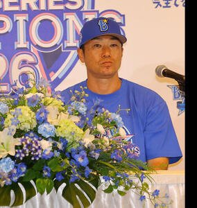阪神対DeNA　セ･クライマックスシリーズを制し会見を開くDeNA相川亮二監督(撮影･上田博志)