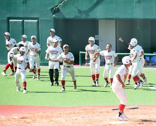 大垣日大対日大三島　劇的勝利に歓喜する日大三島の選手たち