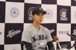ドラフト前最後の合同取材を受ける関大･米沢友翔(撮影･佐藤妙月)　2026年10月19日、関西大学千里山キャンパス