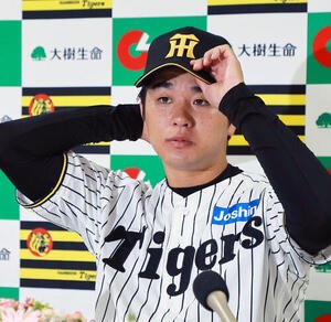 9月度｢大樹生命月間MVP賞｣を受賞した阪神高橋遥人(撮影･上山淳一)