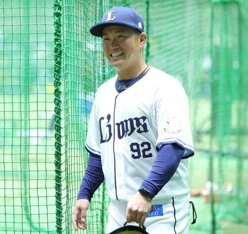 秋季練習に合流した西武岡田雅利コーチ(撮影･黒川智章)