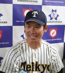 帝京三対水城　ベスト4進出の喜びを語る帝京三･大牧大輔監督(撮影･足立雅史)